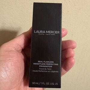 Laura Mercier Real Flawless Foundation in ON1
SILK Brand New Never Used.